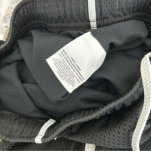 Boys NIKE Mesh Basketball Shorts - Picture 3 of 12